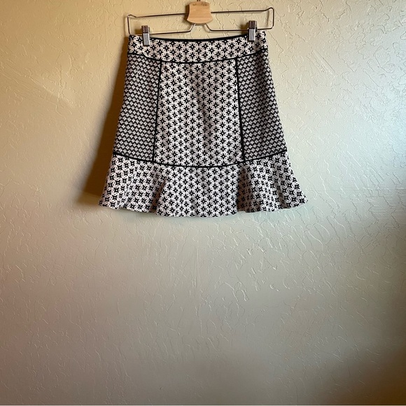 Ann Taylor LOFT Flared Hem Mixed Jacquard Flippy‎ Skirt - Picture 3 of 6